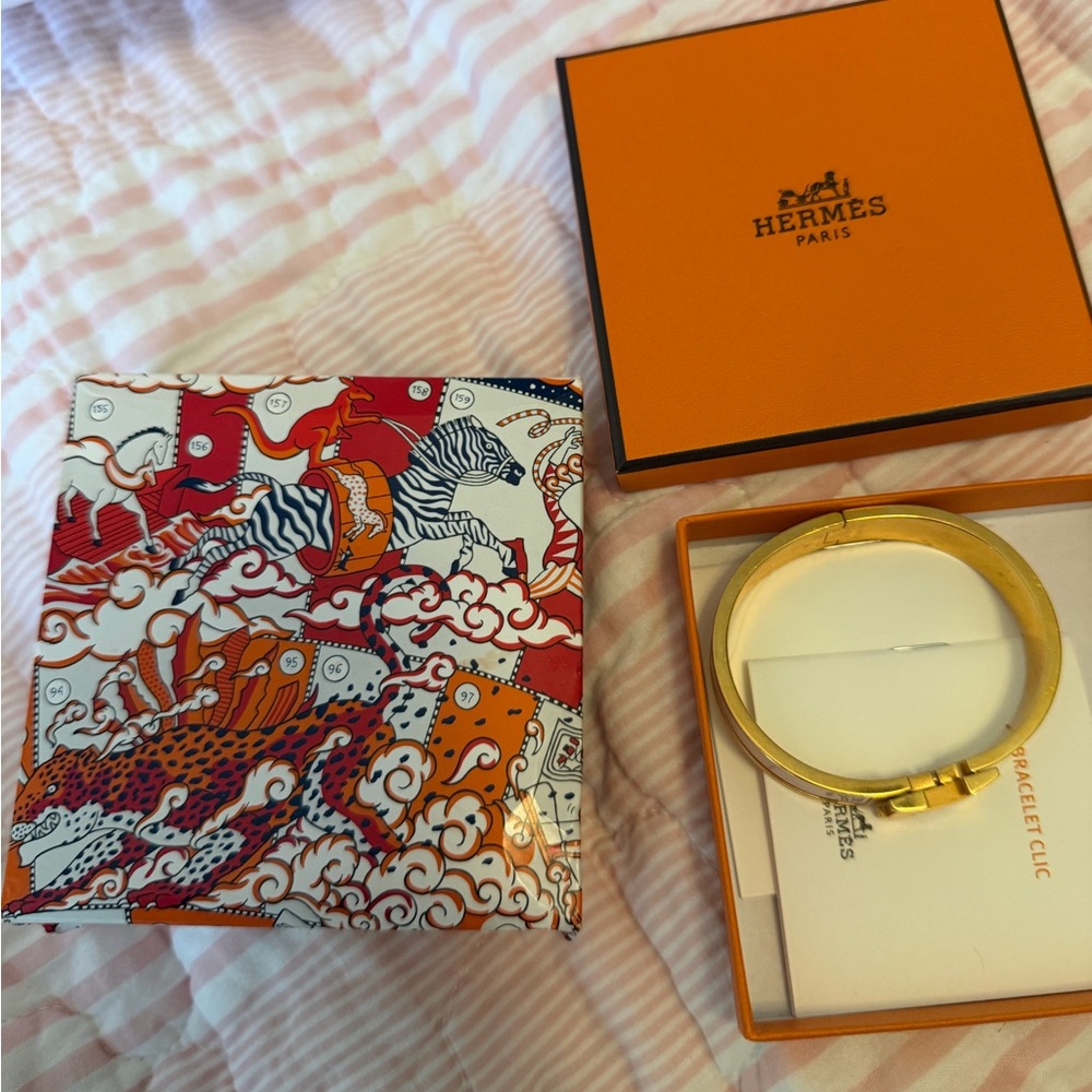 Hermes- pink bracelet (worn 2 or 3 times) comes with box - Picture 2 of 3